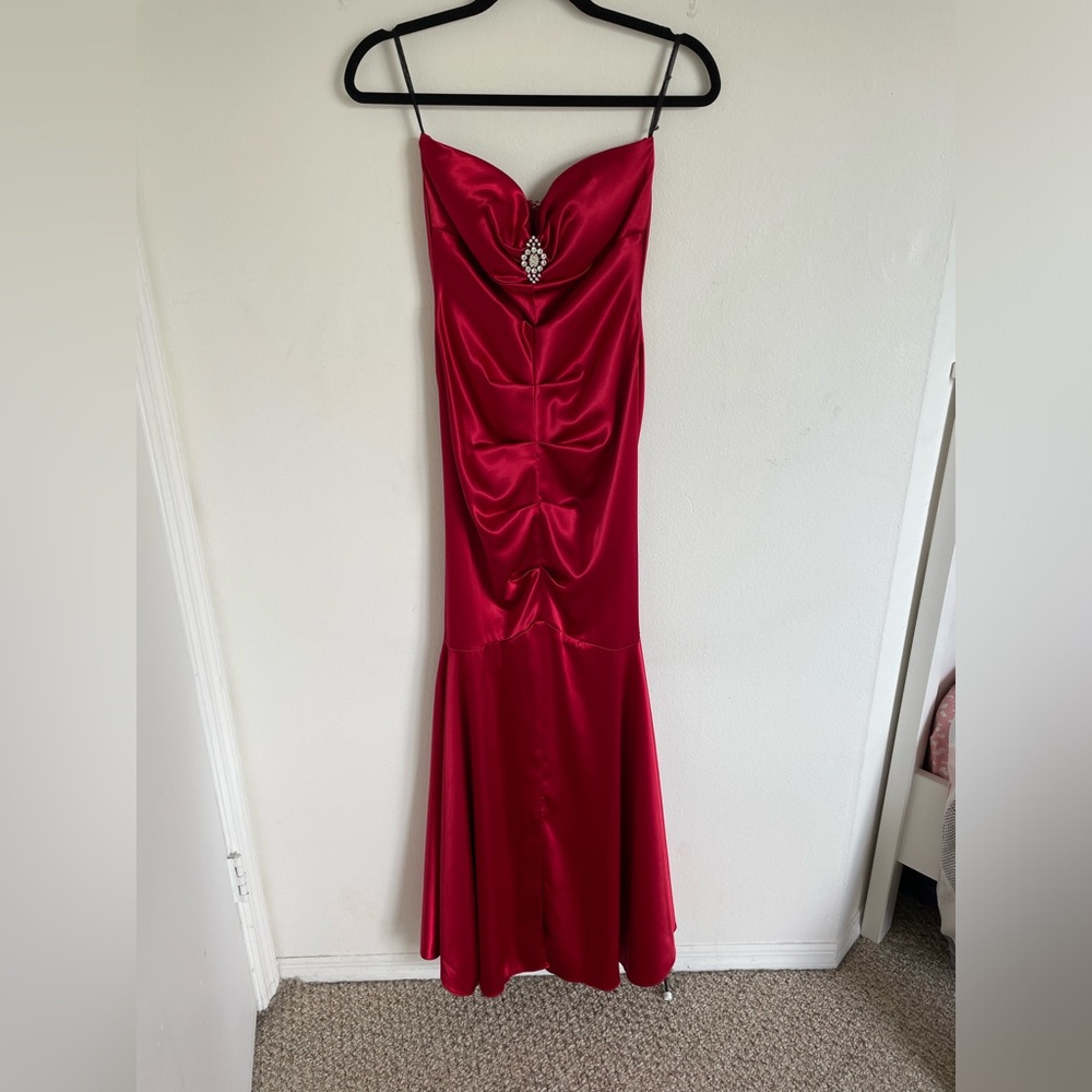 Red Mermaid Style Prom Dress (Strapless)
